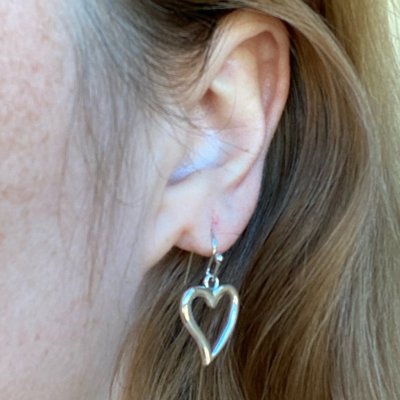 NEW!💙💎GORGEOUS HEART SHAPED EARRINGS!💎💙ADORABLE! FREE GIFTS & GIFT WRAP TOO! - Picture 4 of 10